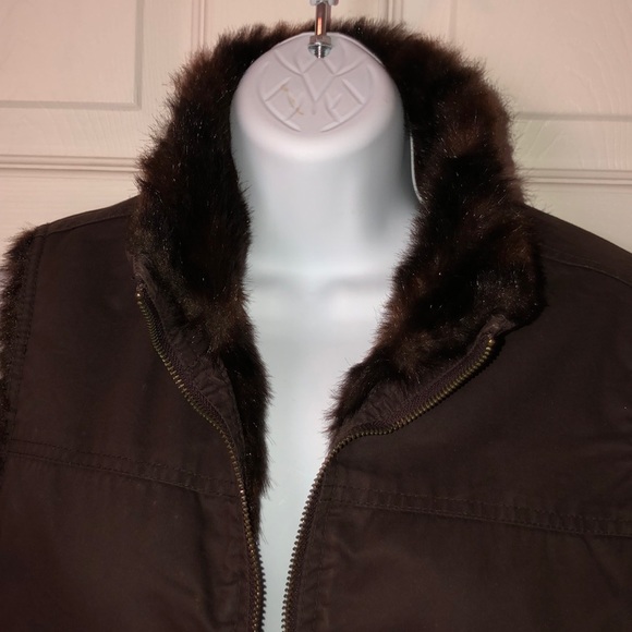 Old Navy REVERSIBLE faux fur winter vest Medium - Picture 4 of 7